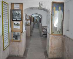 The museum has various exhibits like some infrequent pictures of Sardar Vallabhbhai which explains his life and also there are two multimedia halls th